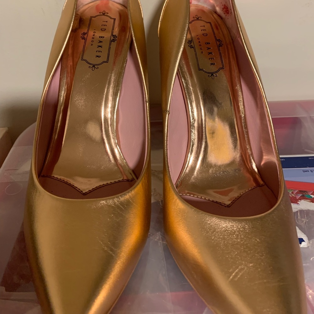 Ted Baker Rose gold pumps